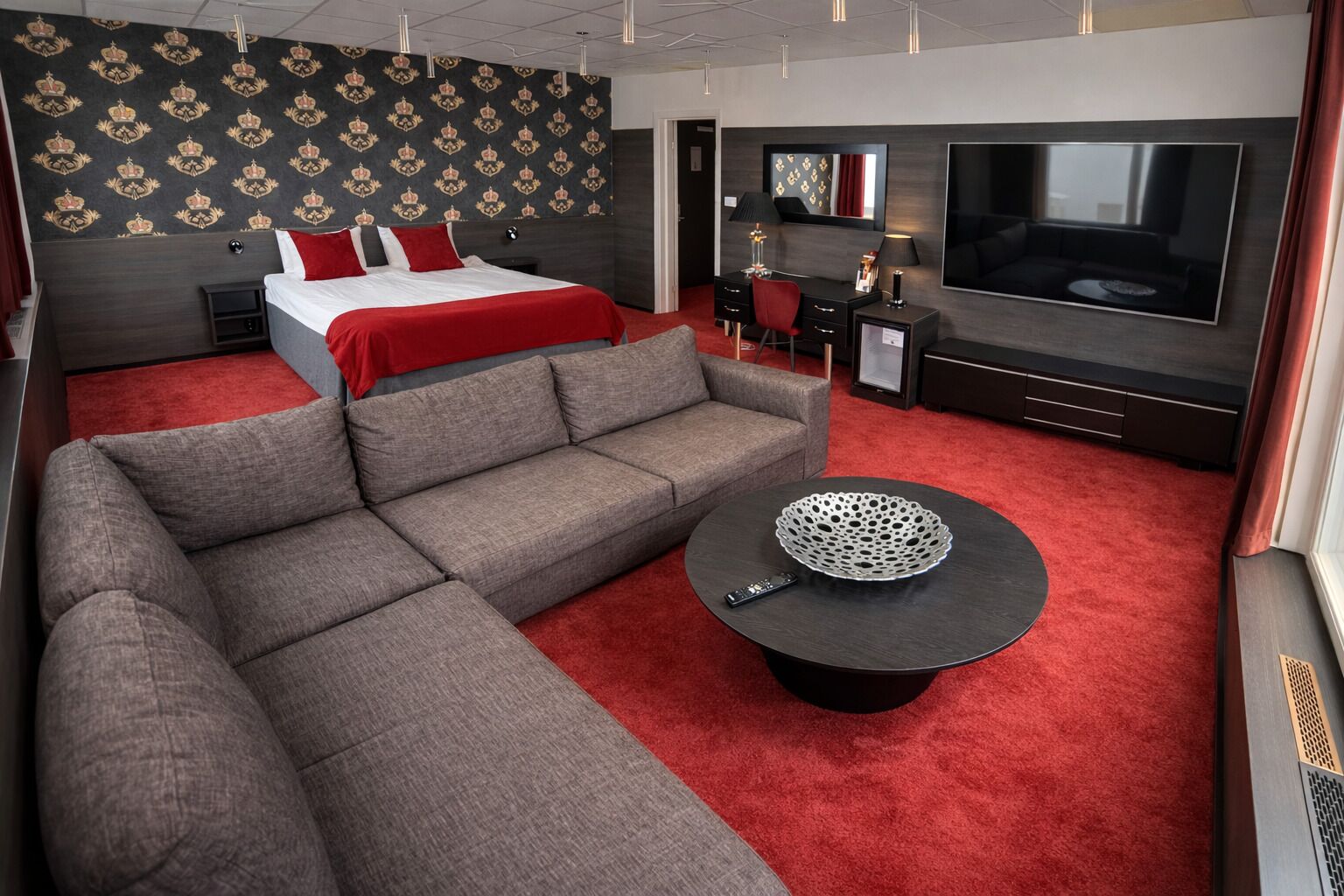 Suite | Minibar, desk, blackout drapes, rollaway beds