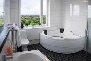 Suite | Bathroom | Towels - Liljeholmens Stadshotell (Stockholm)