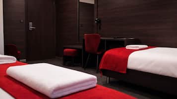 Tremannsrom, privat bad | Minibar, skrivebord, blendingsgardiner og ekstrasenger (mot et tillegg)