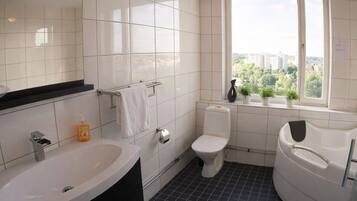 Suite | Bathroom | Towels