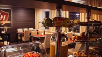 Tägliches Frühstücksbuffet gegen Gebühr