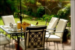 Khu ẩm thực ngoài trời