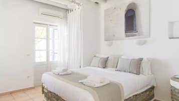 Standard family apartment with sea view | Premium bedding, down duvets, pillow-top beds, blackout curtains