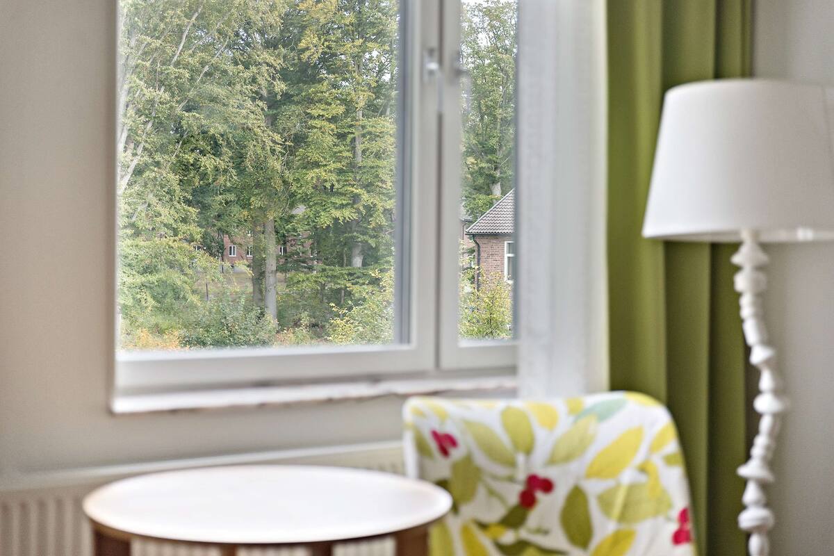 junior suite, 2 single beds, non smoking (with sofabed) | in-room safe, cots/infant beds, free wifi, bed sheets