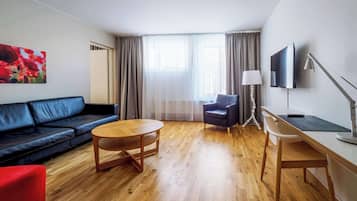 Family Room, 2 Twin Beds, Non Smoking (with Sofabed) | In-room safe, cribs/infant beds, free WiFi, bed sheets