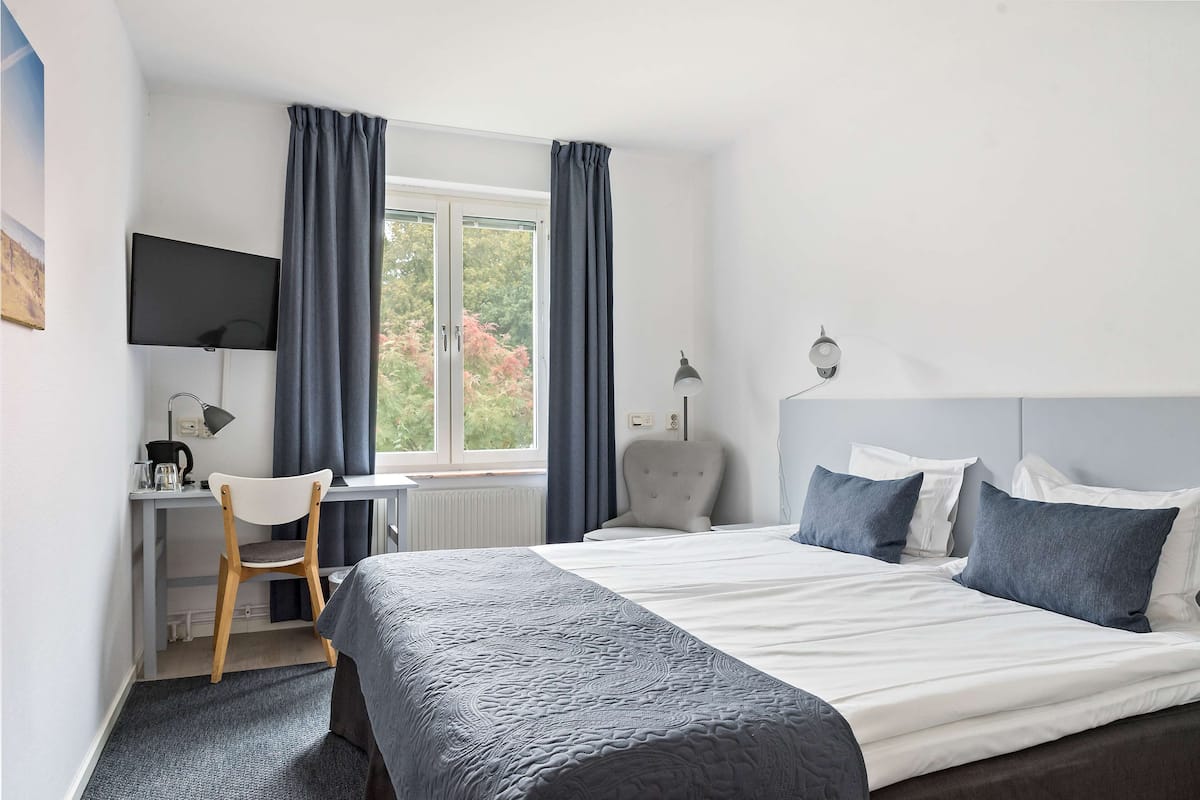 Habitación estándar, 2 camas individuales, para no fumadores | Caja de seguridad en la habitación, cunas, wifi gratis y ropa de cama
