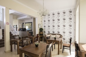 Reception - Enchanted Guest House (Cape Town)
