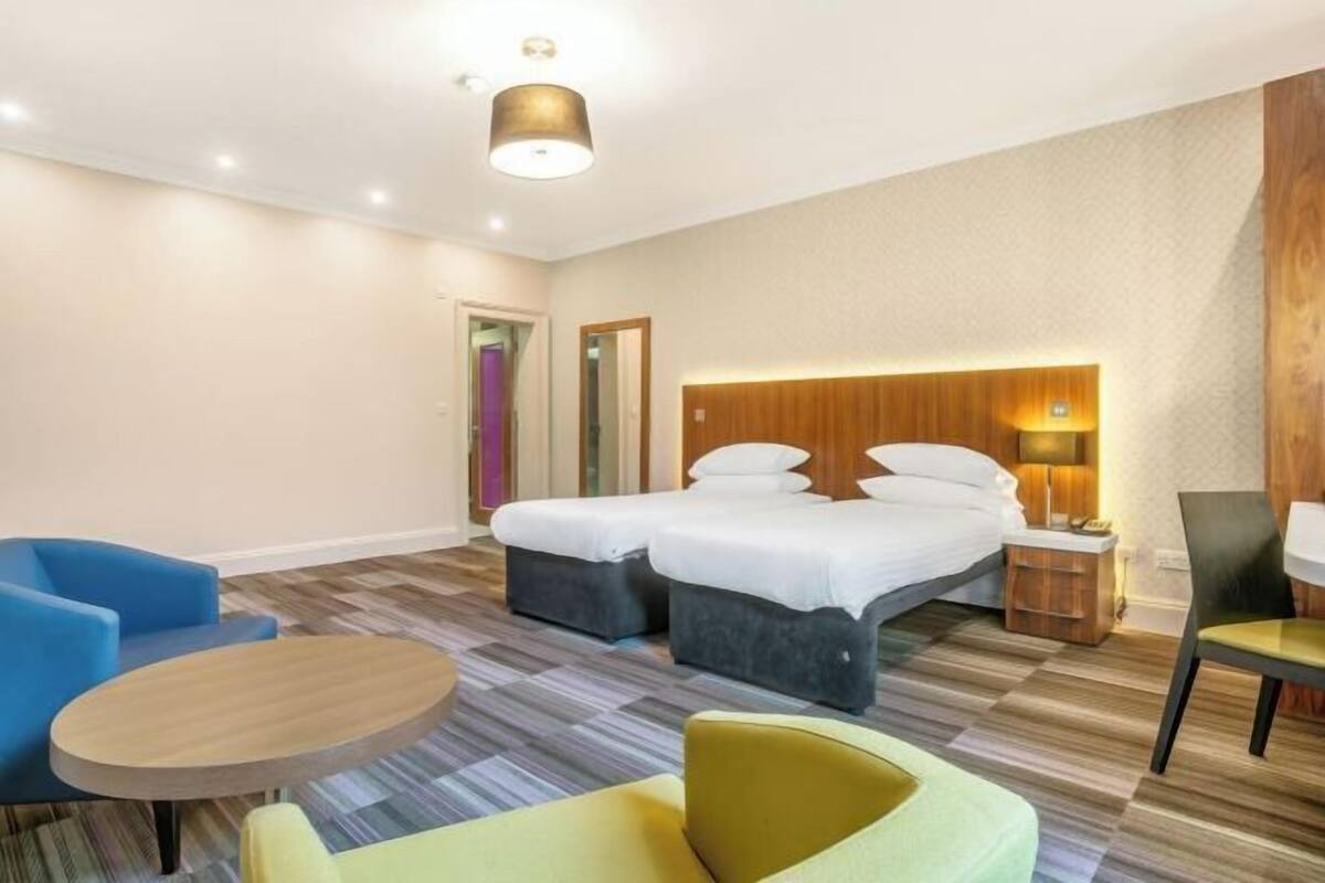 أغطية فراش متميزة ومكتب ومكواة/لوح كي وواي فاي مجانًا