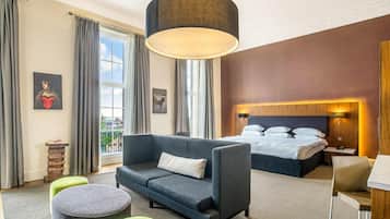 Suite | Desk, iron/ironing board, free WiFi, bed sheets