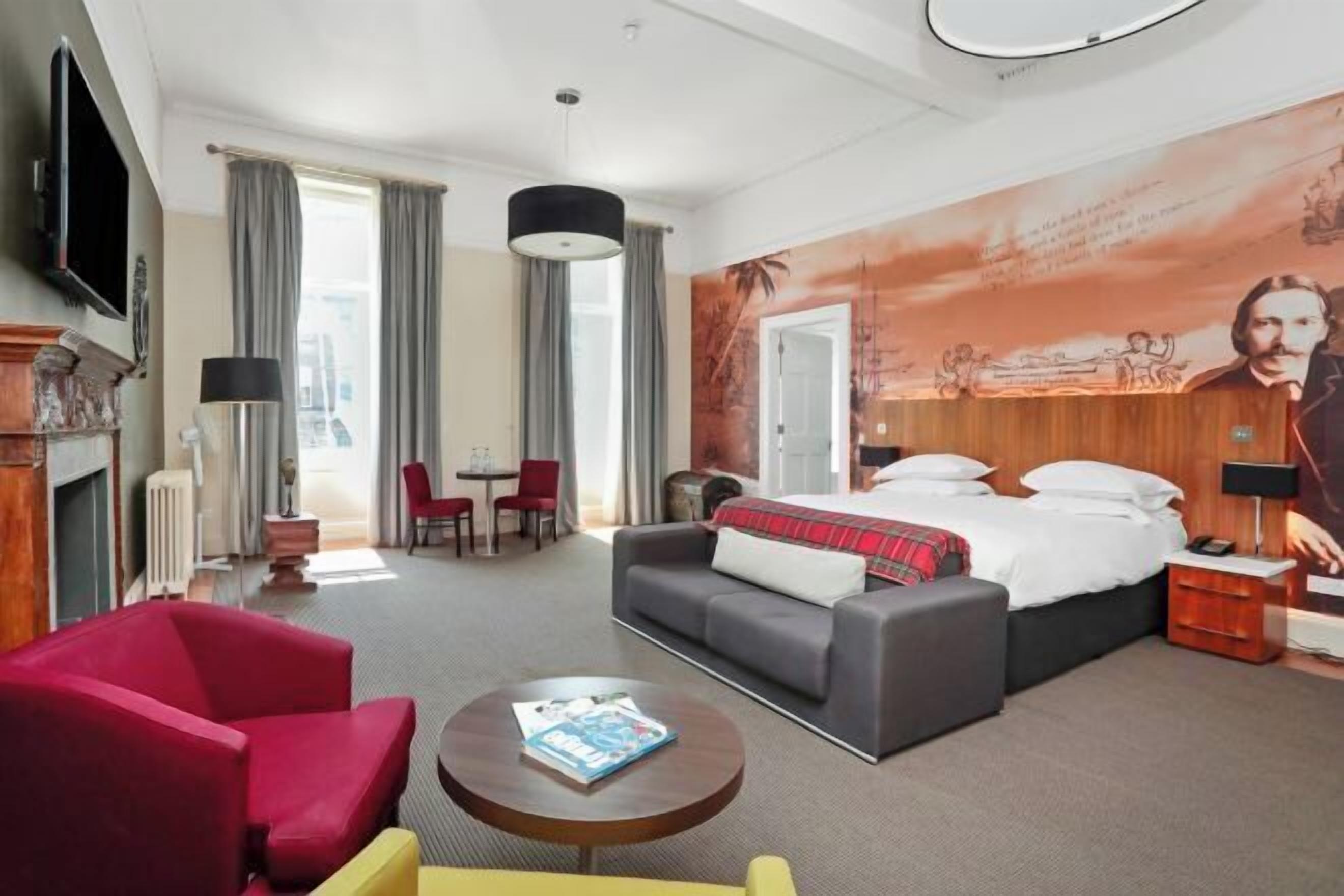 أغطية فراش متميزة ومكتب ومكواة/لوح كي وواي فاي مجانًا