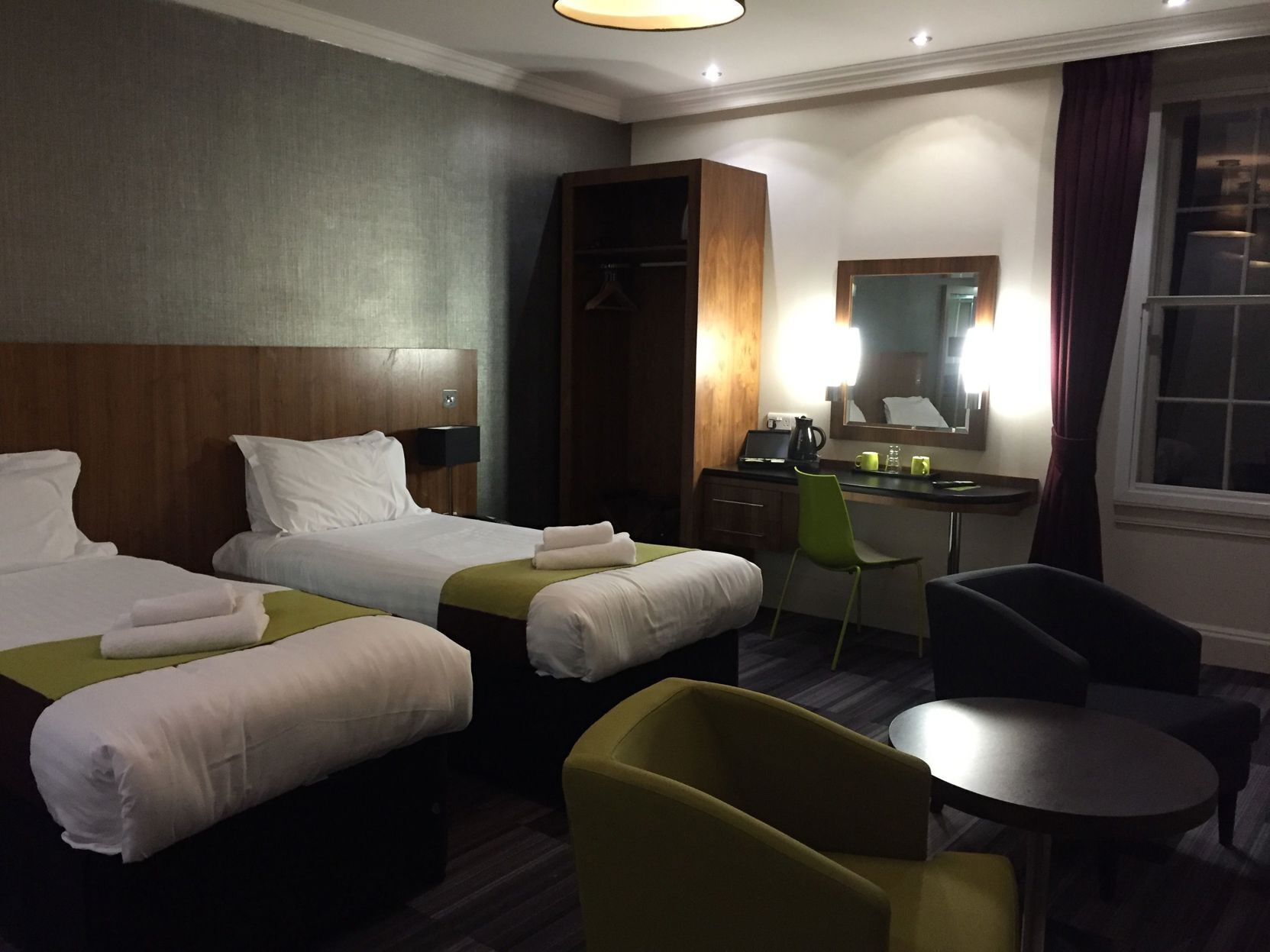 Premium bedding, desk, iron/ironing board, free WiFi