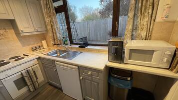 Cottage, Ensuite (Breaks) | Shared kitchen | High chair