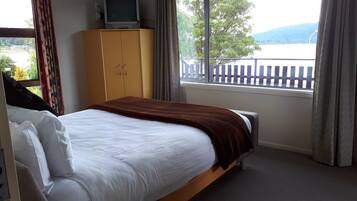 Standard Suite, 1 Bedroom, Non Smoking, Kitchenette (LAKEFRONT) | Iron/ironing board, free cribs/infant beds, free WiFi, bed sheets
