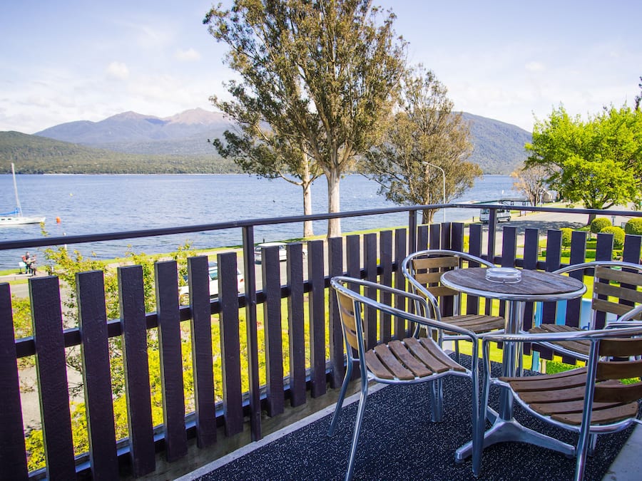 Standard Suite, 1 Bedroom, Non Smoking, Kitchenette (LAKEFRONT) | Pemandangan tasik