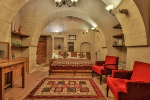 Family Cave Suite, 2 Bedrooms with Jacuzzi | Quang cảnh từ phòng
