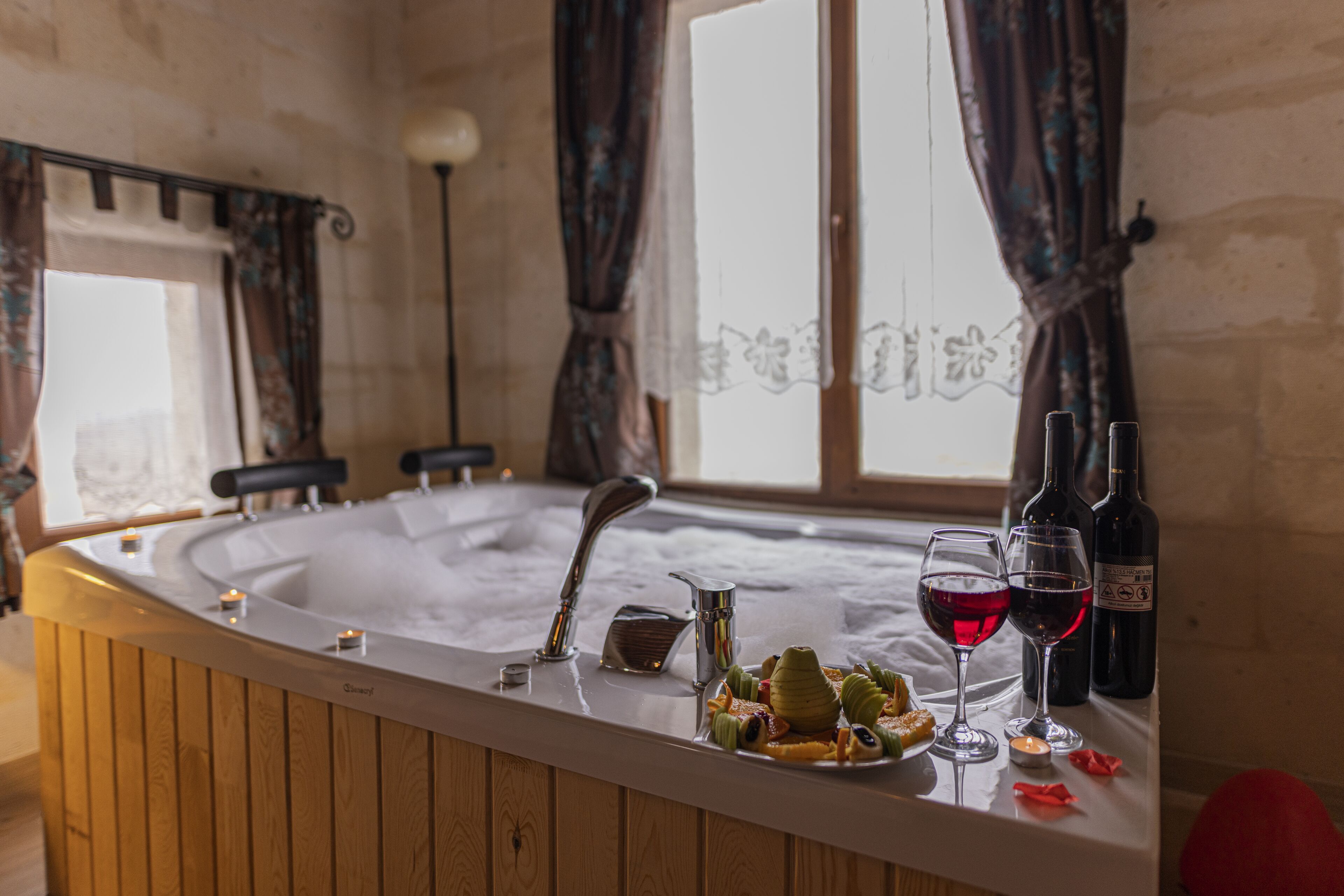 superior suite, terrace (jacuzzi) | city view