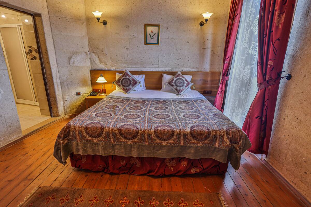 Comfort Suite | Minibar (some free items), laptop workspace, blackout drapes