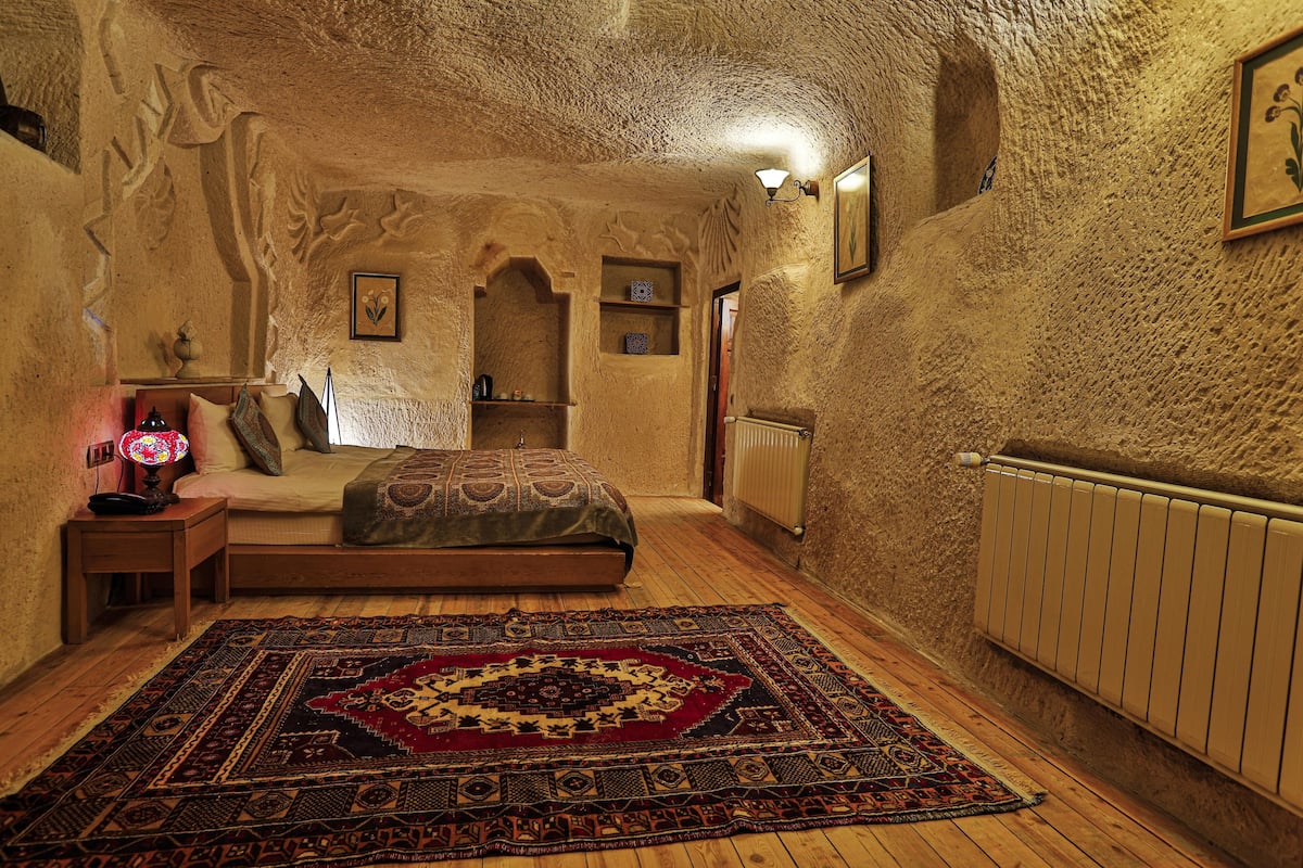 Comfort Cave Suite | 1 slaapkamer, een minibar met enkele gratis items, een laptopwerkplek