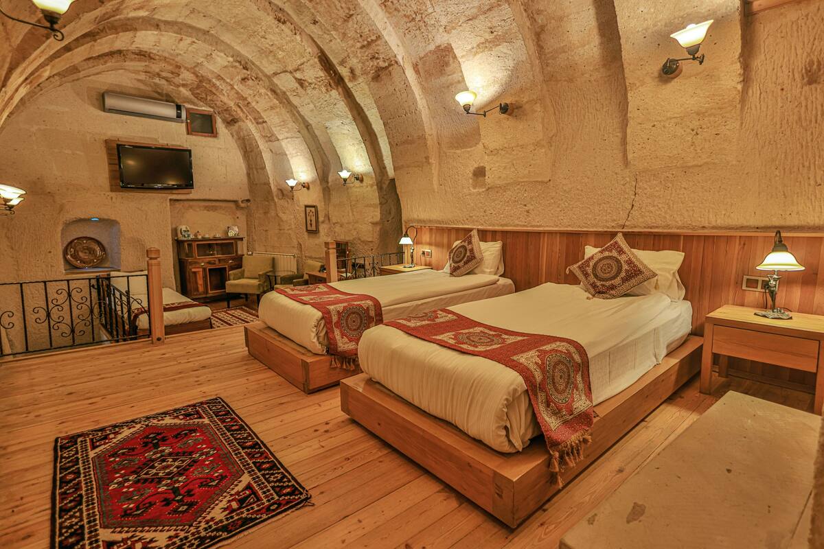 Family Cave Suite, 2 Bedrooms with Jacuzzi | Minibar (some free items), laptop workspace, blackout drapes