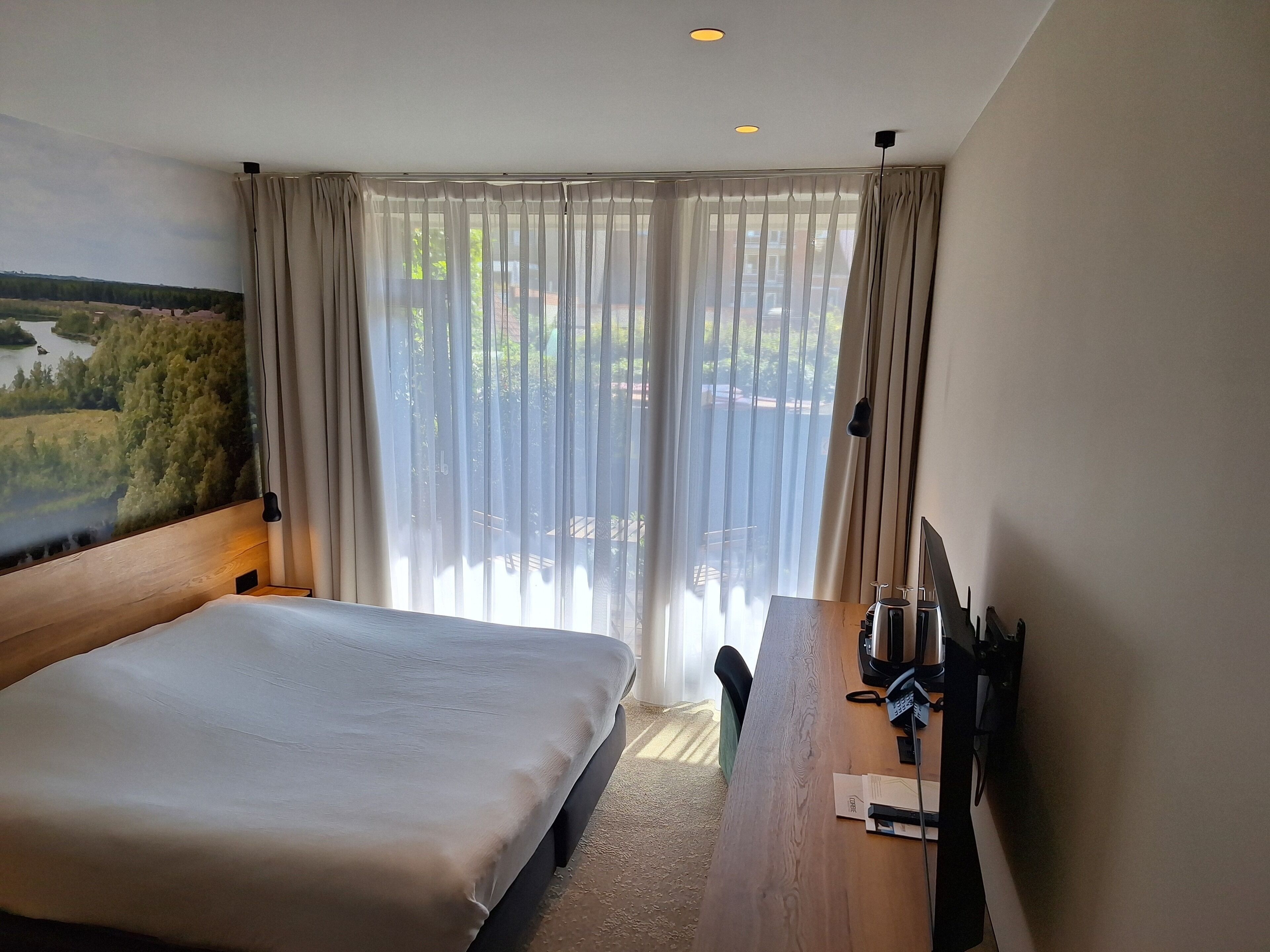 Tweepersoonskamer | Luxe beddengoed, Select Comfort-bedden, een minibar