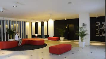 Coin salon dans le hall
