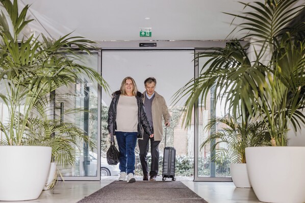 Reception - Corbie Mol (Mol)