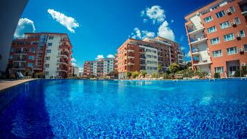 8 outdoor pools, pool umbrellas, sun loungers