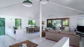 Televisión de pantalla plana, reproductor de DVD