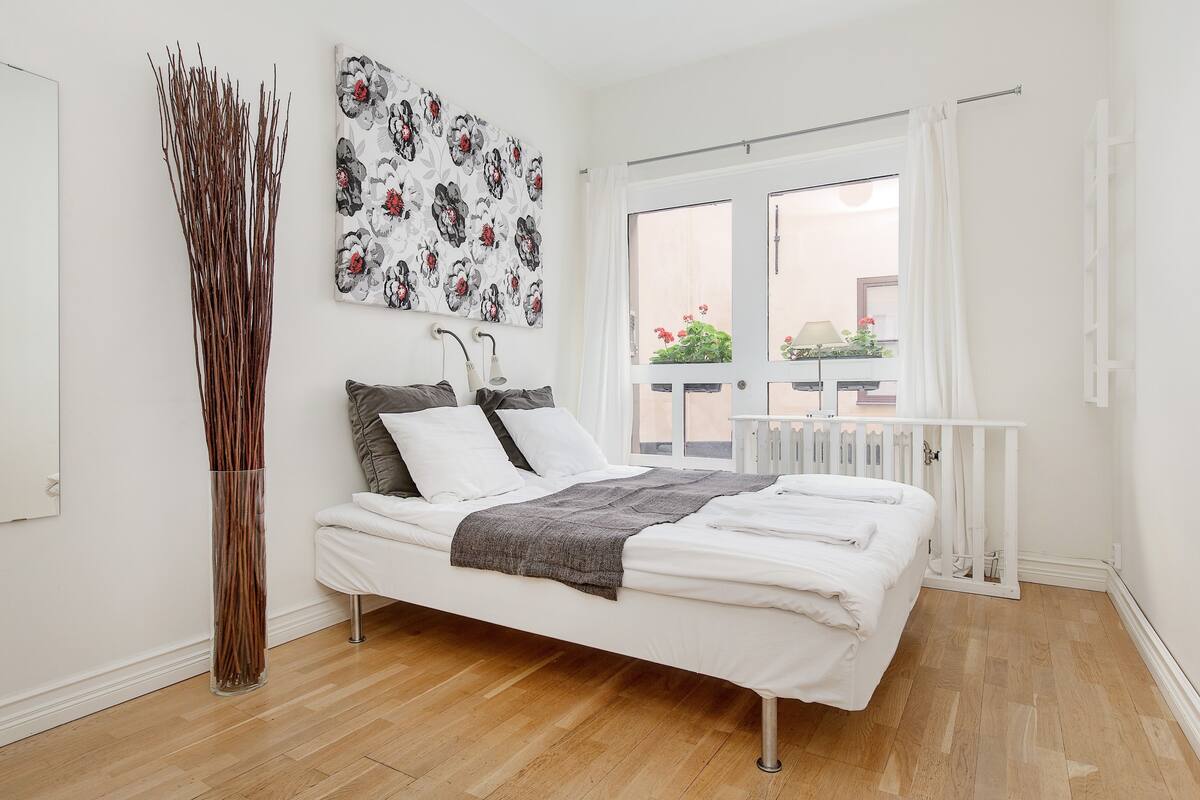 Double Room, Shared Bathroom (linen/towel at surcharge)