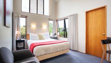 Ferros/tábuas de passar roupa, Wi-Fi de cortesia, roupa de cama