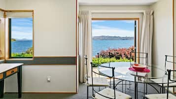 客房 (Lakefront Unit 6 People) | 房內用餐