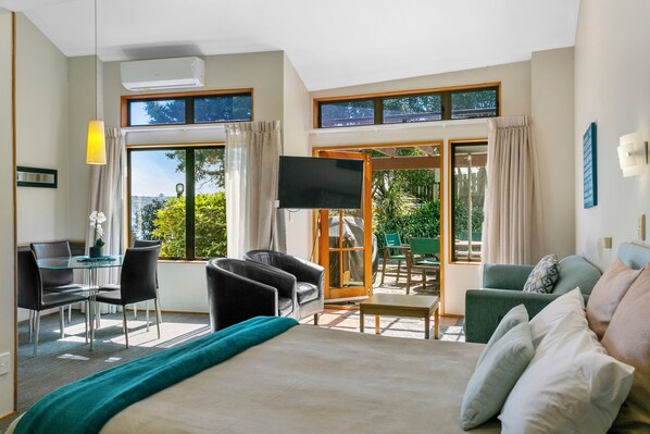 Family Room, Partial Lake View | Living area