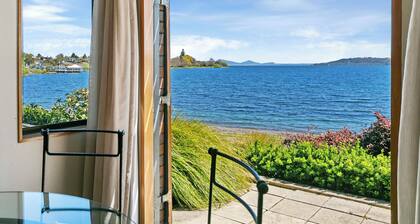 Cascades Lakefront Motel