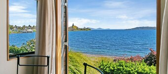 Cascades Lakefront Motel