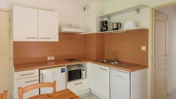 Refrigerador, microondas, parrilla de estufa y lavavajillas