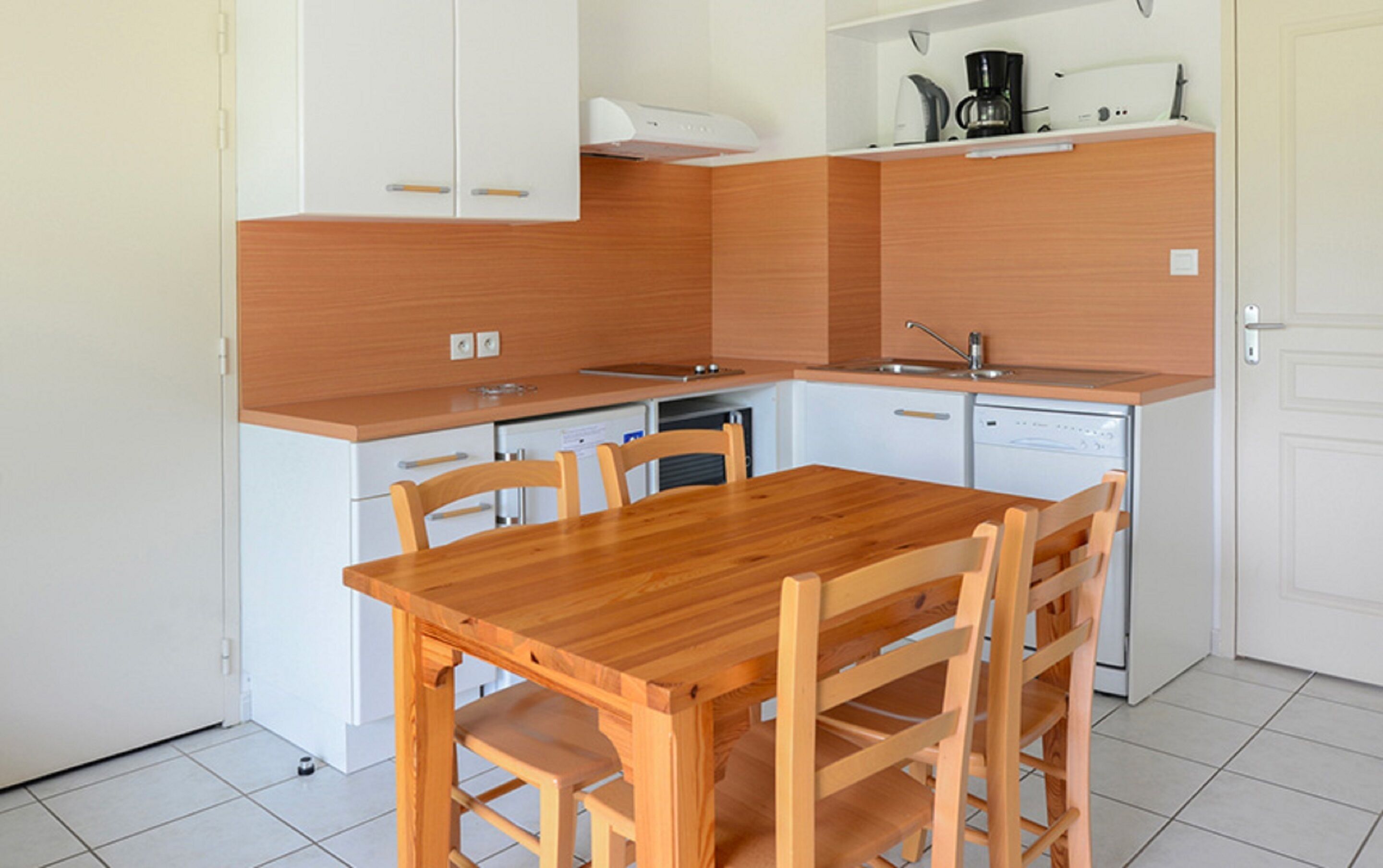 Appartement 2 pièces 4 personnes - PMR | Yksityinen keittiö | Jääkaappi, mikroaaltouuni, liesi, astianpesukone