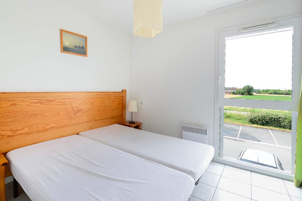Blackout curtains, soundproofing, free cots/infant beds, WiFi