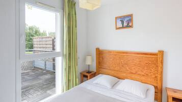 Blackout curtains, soundproofing, free cots/infant beds, WiFi