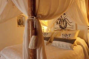 Suite superior | Ropa de cama de alta calidad y minibar 