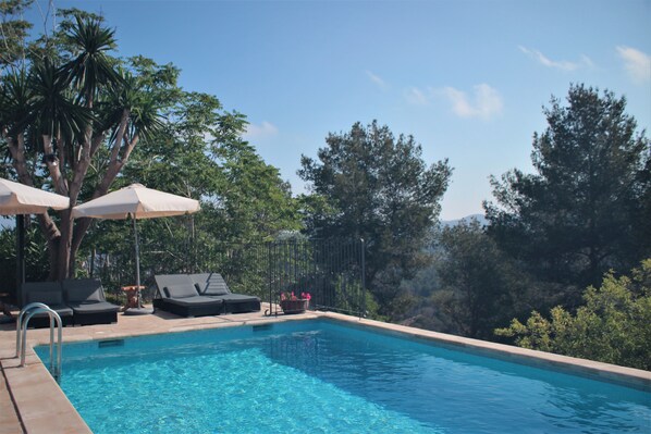 Seasonal outdoor pool, pool umbrellas, sun loungers