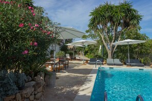 Seasonal outdoor pool, pool umbrellas, sun loungers - Can Pardal (Sant Joan de Labritja)