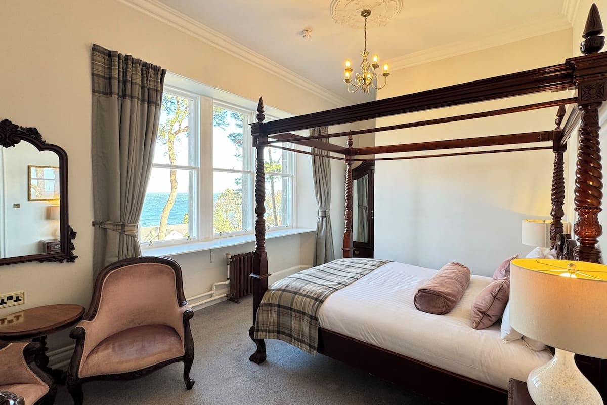 Double Room, Sea View (Four Poster Bed Dulsie) | Soundproofing, bed sheets