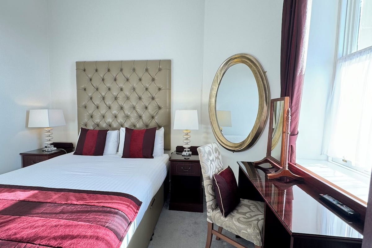 Double Room (Petite Double Brodie) | Soundproofing, bed sheets