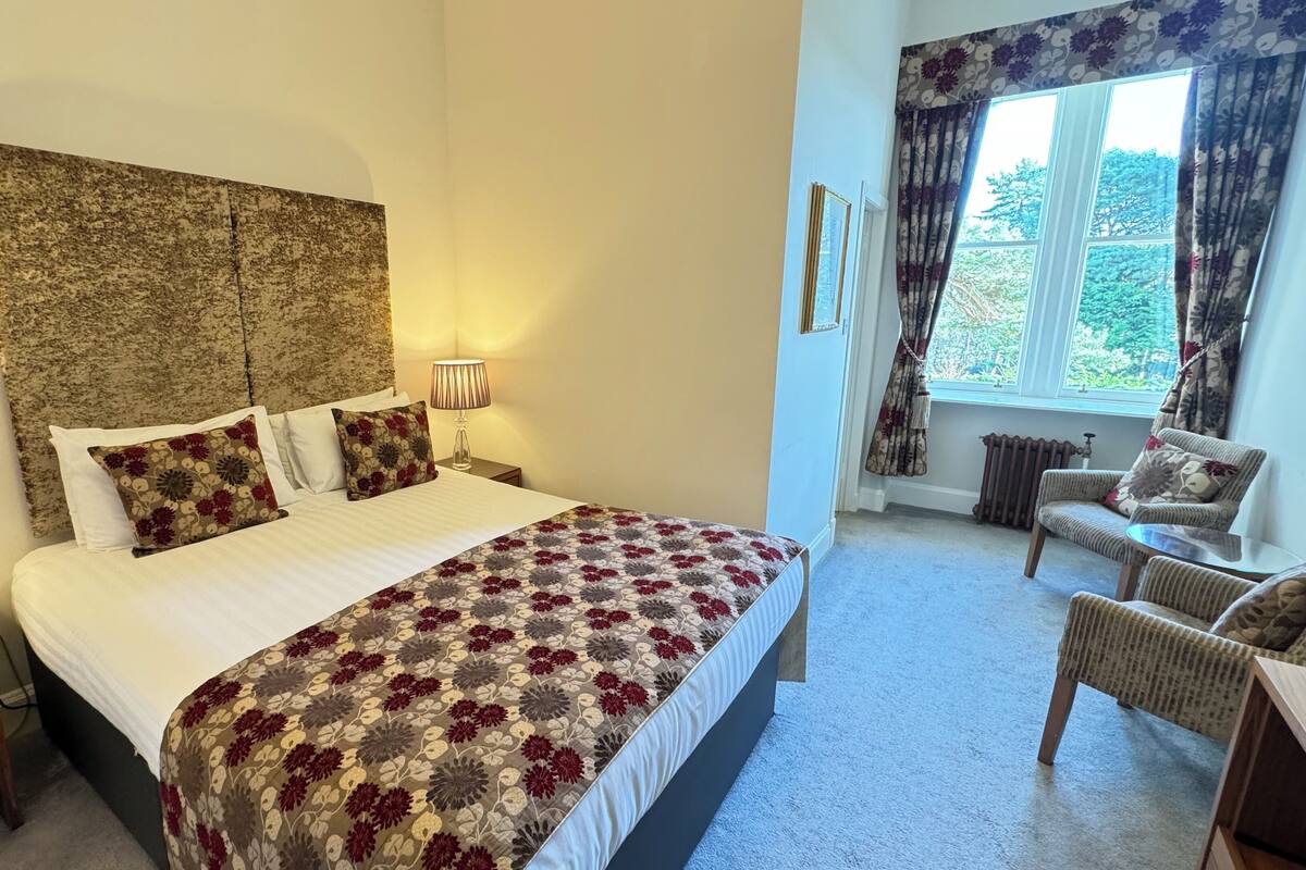 Double Room (Viewfield) | Soundproofing, bed sheets