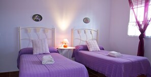 Memory-foam beds, individually decorated, individually furnished - El Balcón De Alange Guesthouse (Alange)