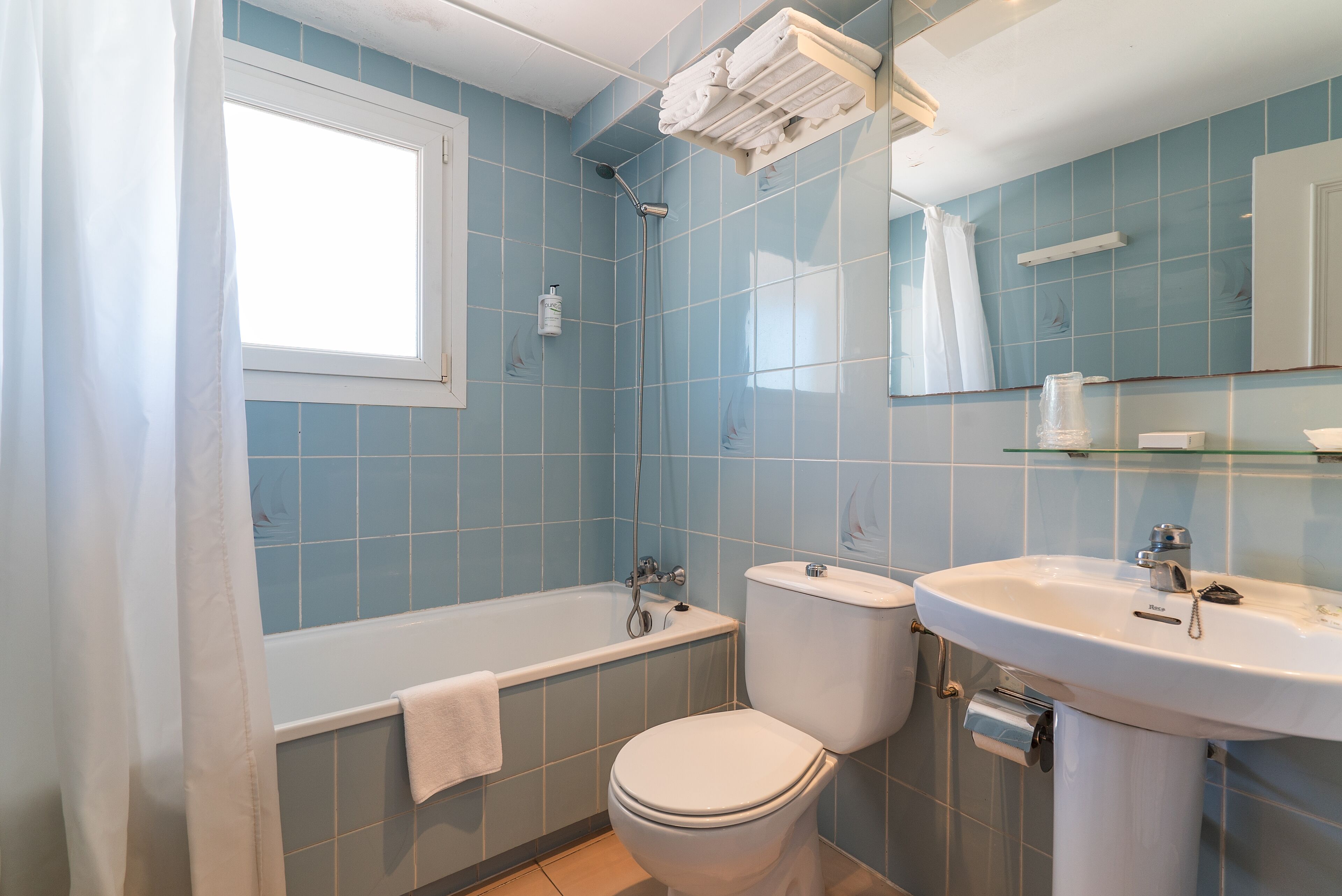 family room, balcony | bathroom | bathtub, deep-soaking bathtub, free toiletries, hair dryer