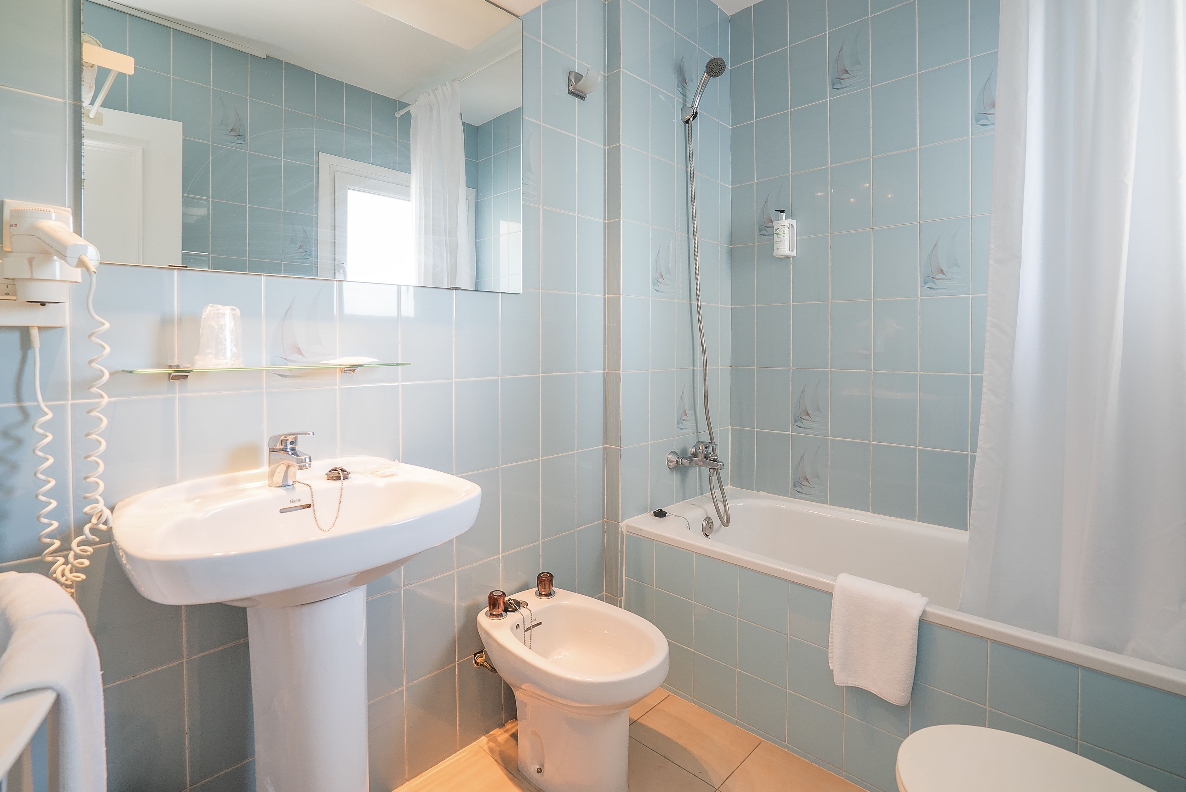 superior double room, balcony | 1 bedroom, pillow-top beds, in-room safe, individually furnished