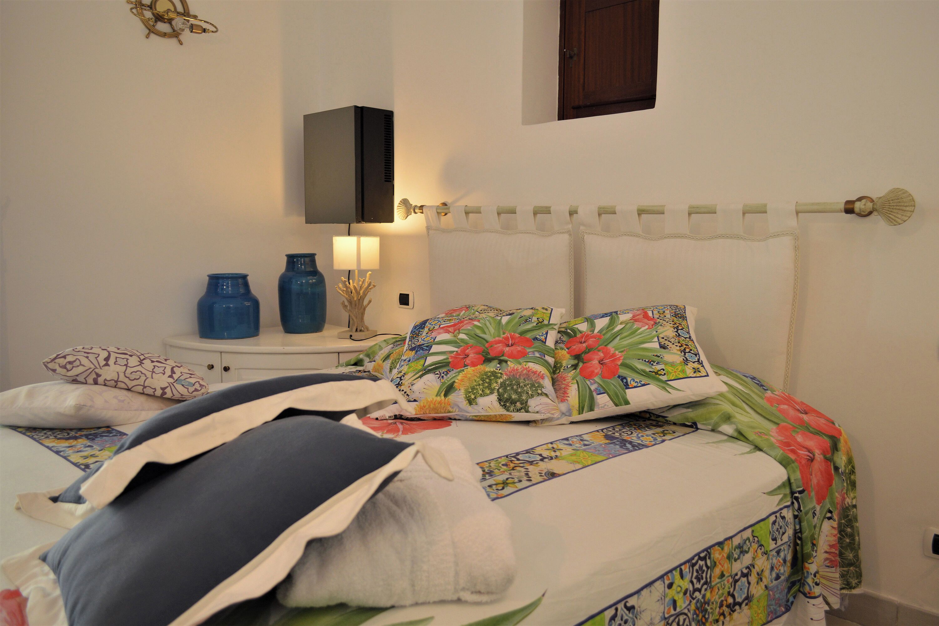 standard double room | minibar, in-room safe, free wifi, bed sheets