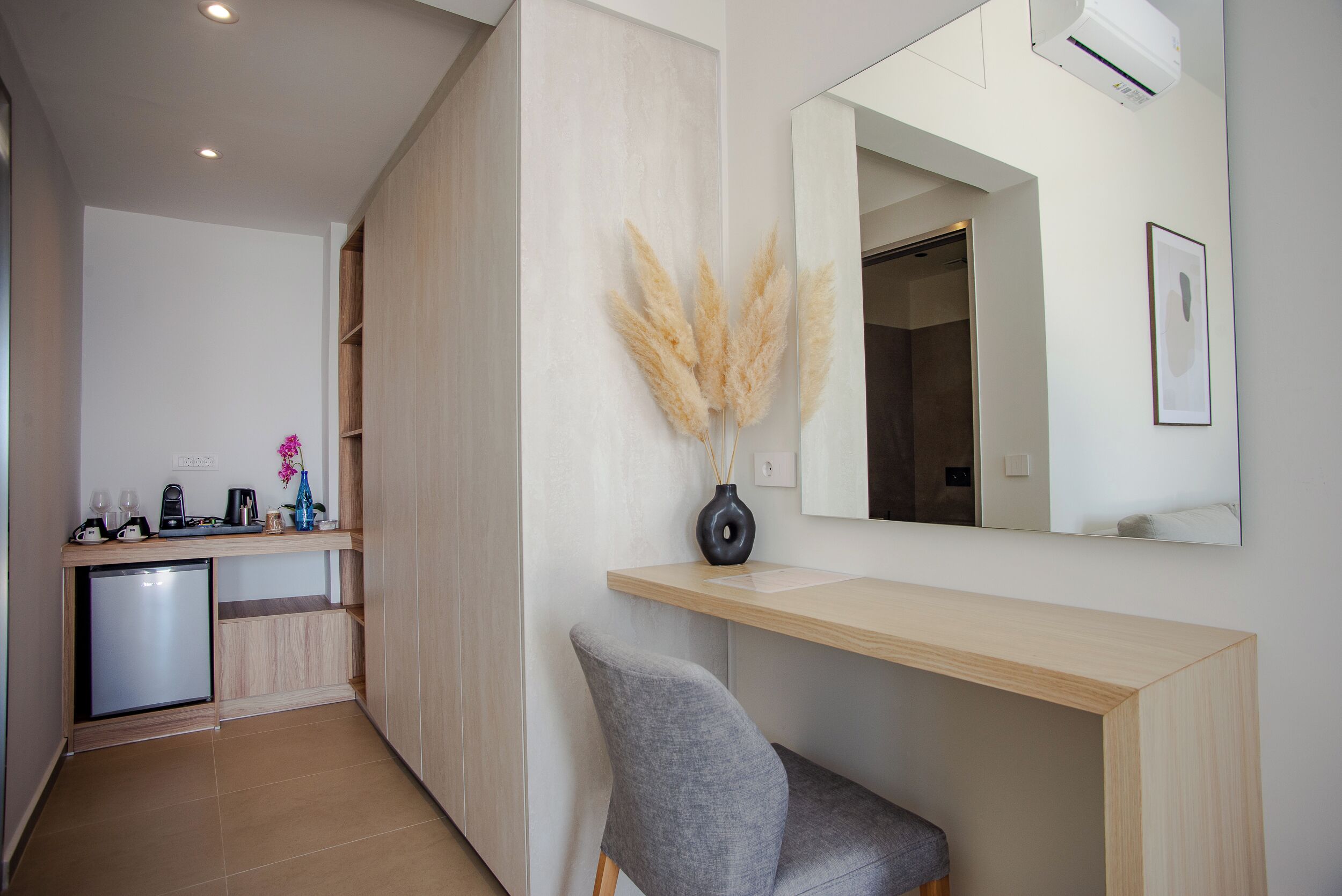 junior room | hypo-allergenic bedding, minibar, in-room safe, desk