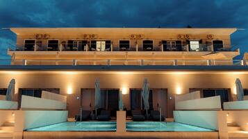 Vista frontal de la propiedad